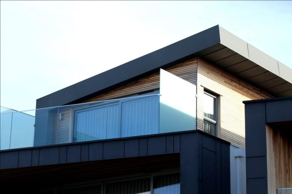 Read more about the article Flat Roofing vs. Pitched Roofing: Which is Right for You?