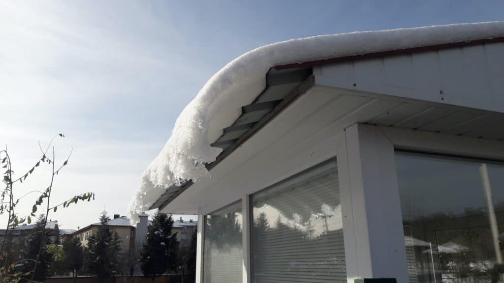 Read more about the article How To Protect Your Roof From Snow – Utah Roofing