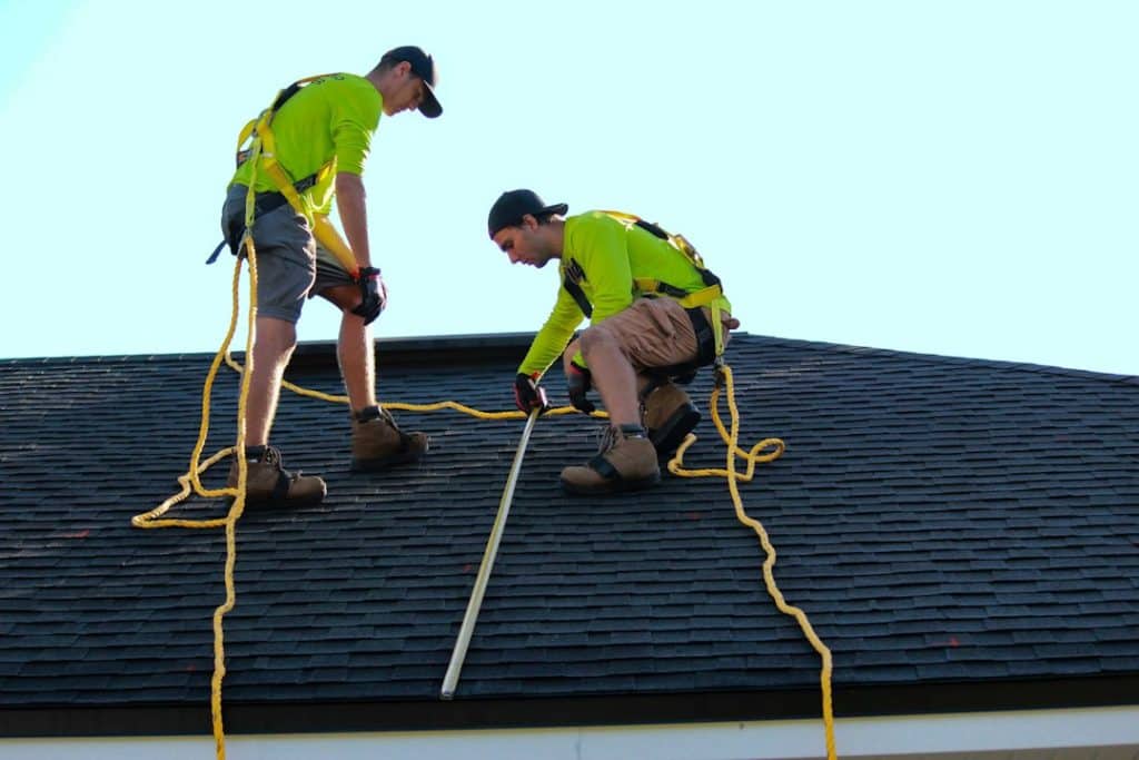 Read more about the article Top 5 Qualities to Look for in a Professional Roofing Contractor